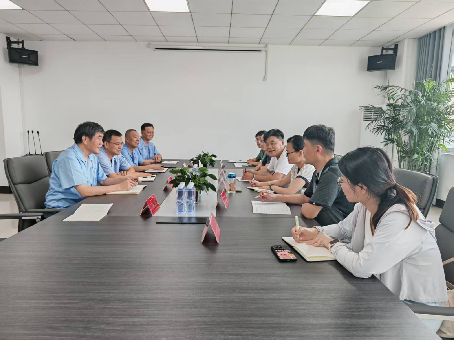 棗莊職業(yè)學院來精工公司調(diào)研交流