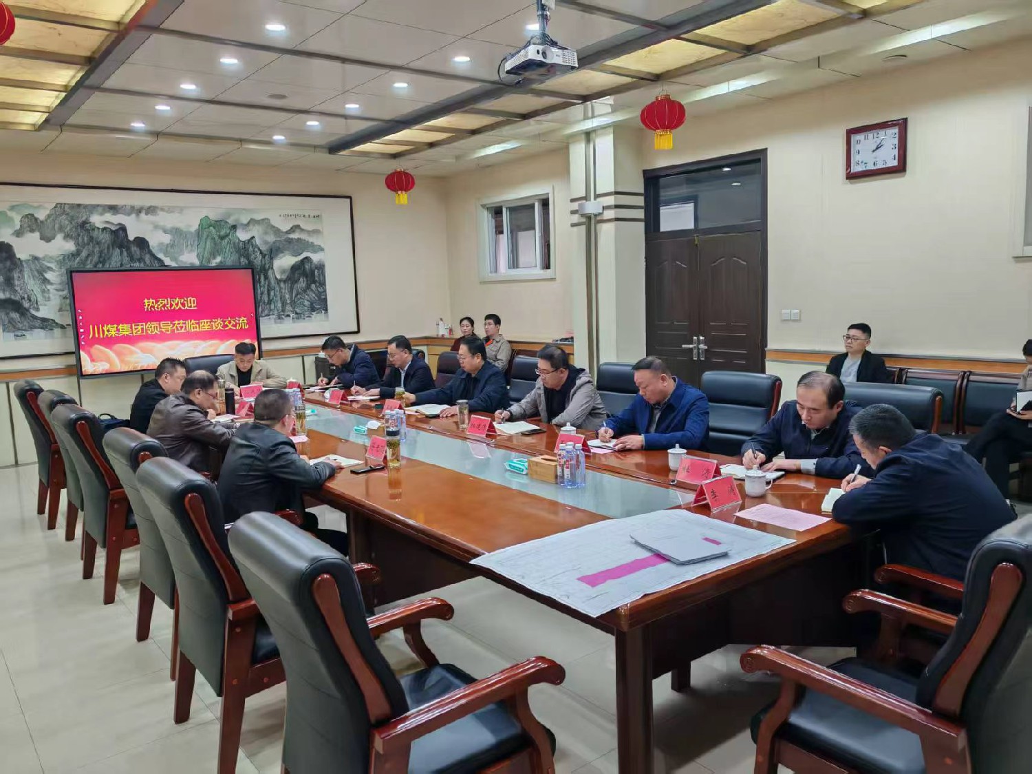 川煤集團(tuán)到東大煤礦開展16煤極薄煤層開采交流座談