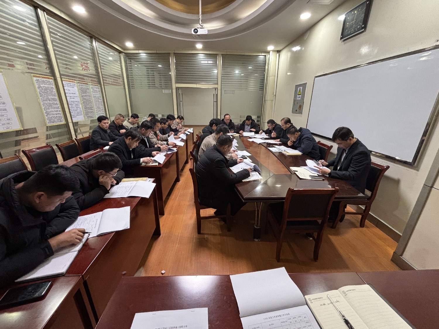 東大煤礦召開重點(diǎn)工作推進(jìn)協(xié)調(diào)會(huì)議