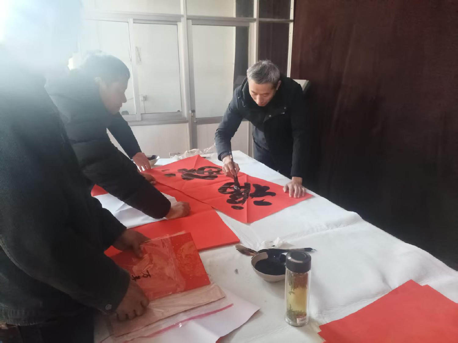 級索煤礦開展“寫春聯(lián) 送祝?！被顒? align=